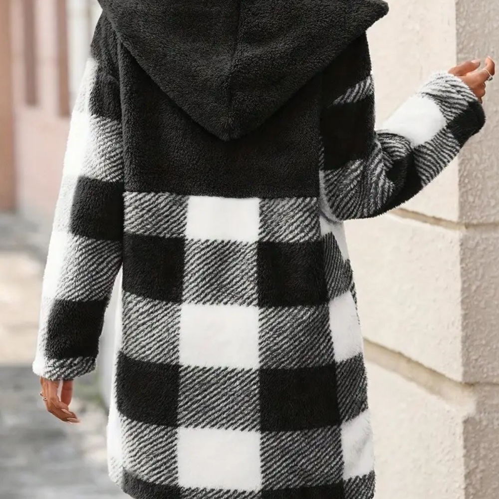 Cozy Black and White Plaid Women's faux fur Sweater jacket brand new in package - Picture 3 of 3